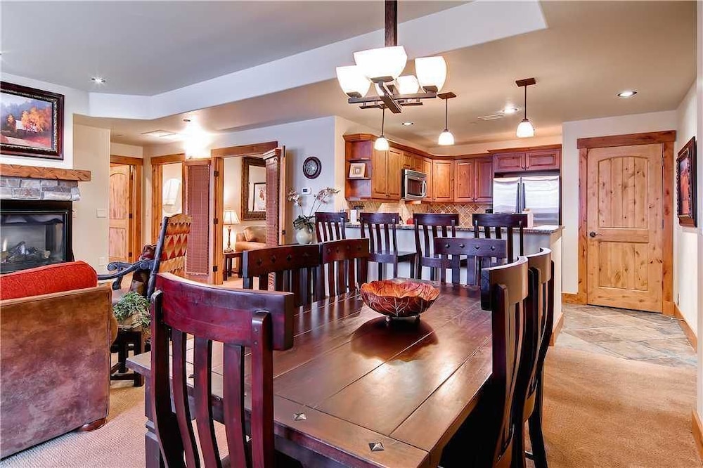 5112 Emerald Lodge, Trappeur's Crossing Apartment 2
