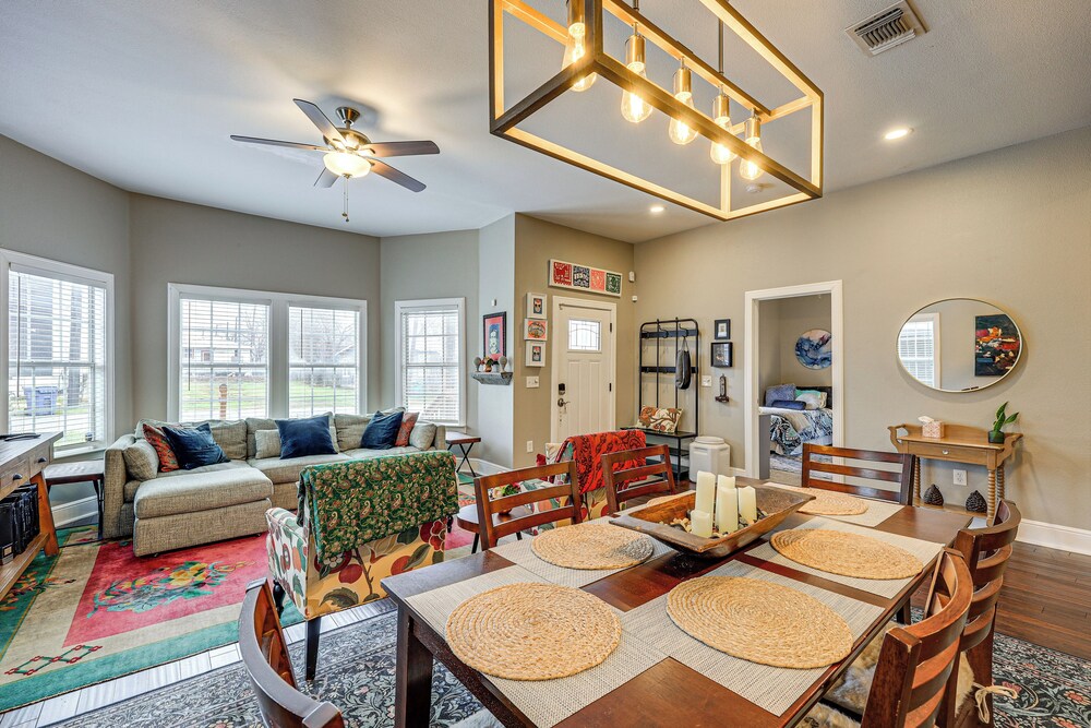 Artsy Bungalow w/ Yard in Dtwn San Antonio
