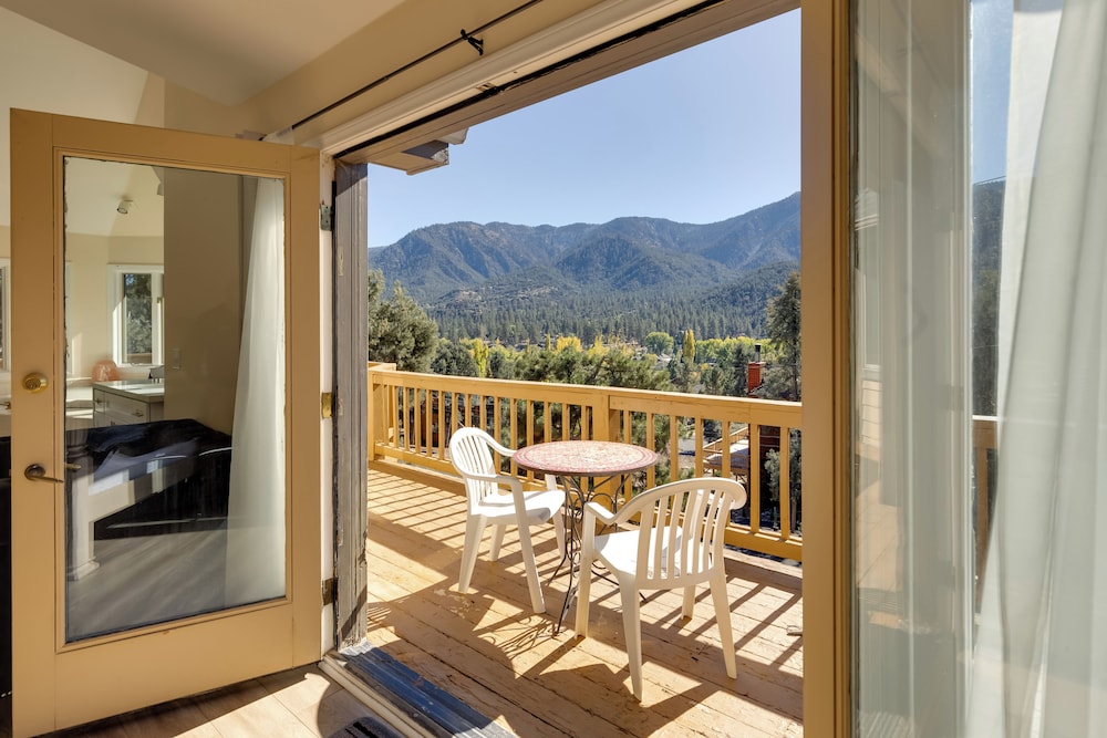 Game Room & Deck: Modern Frazier Park Home!