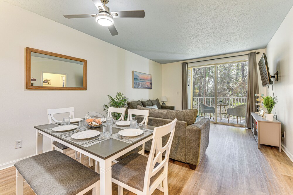 Community Outdoor Pool: Miramar Beach Condo!