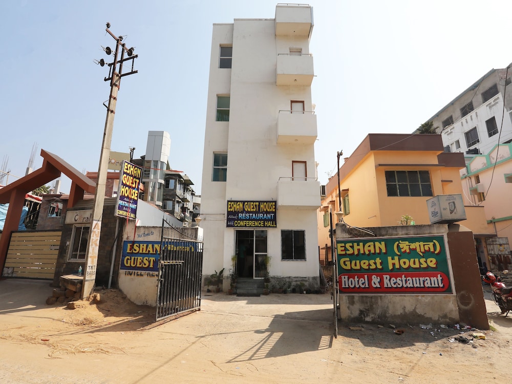 OYO 28349 Eshan Guest House view 2