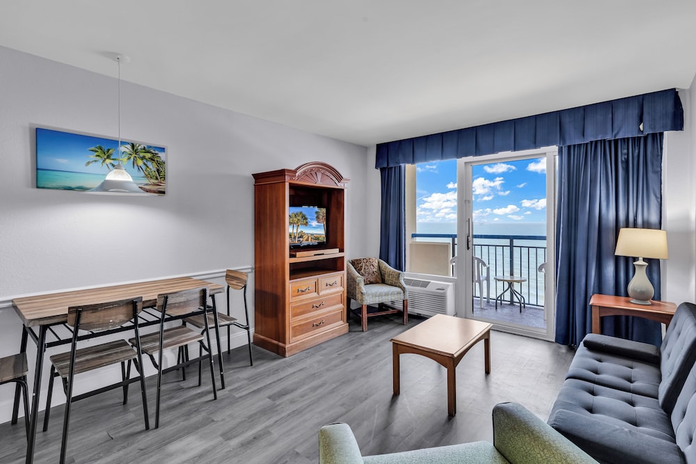 Boardwalk Resort by Hosteeva