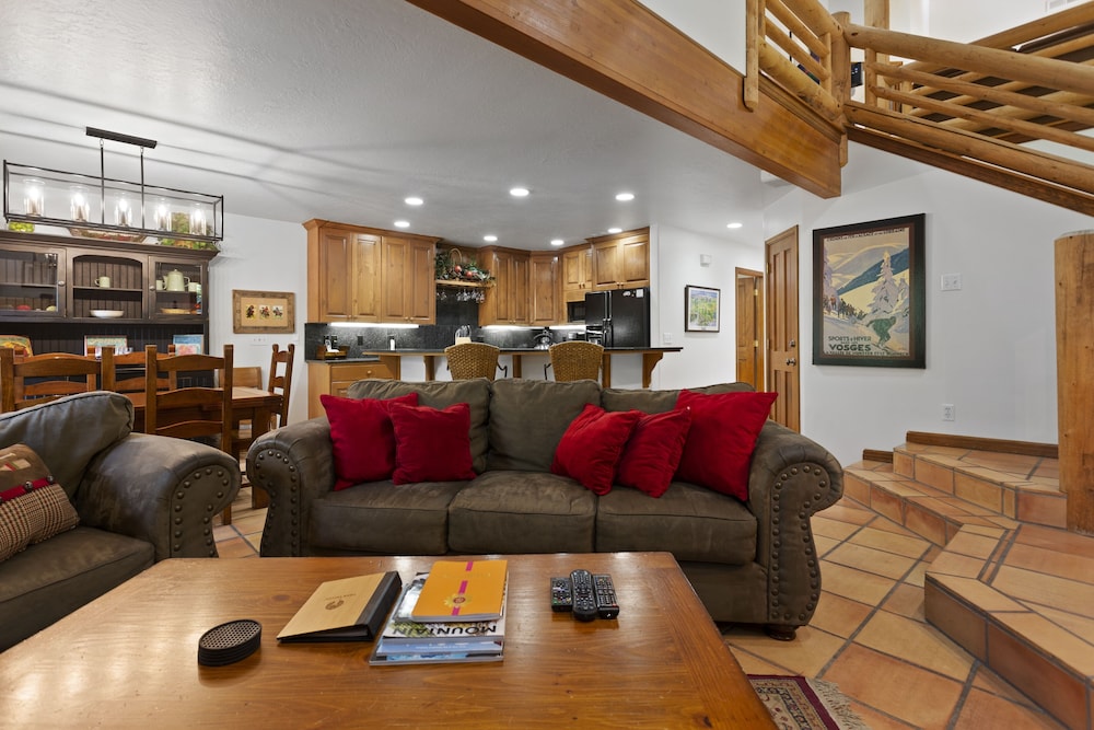 Deer Lake Village at Deer Valley Resort - Four Bedroom Condo with Hot Tub #2478 4 Condo