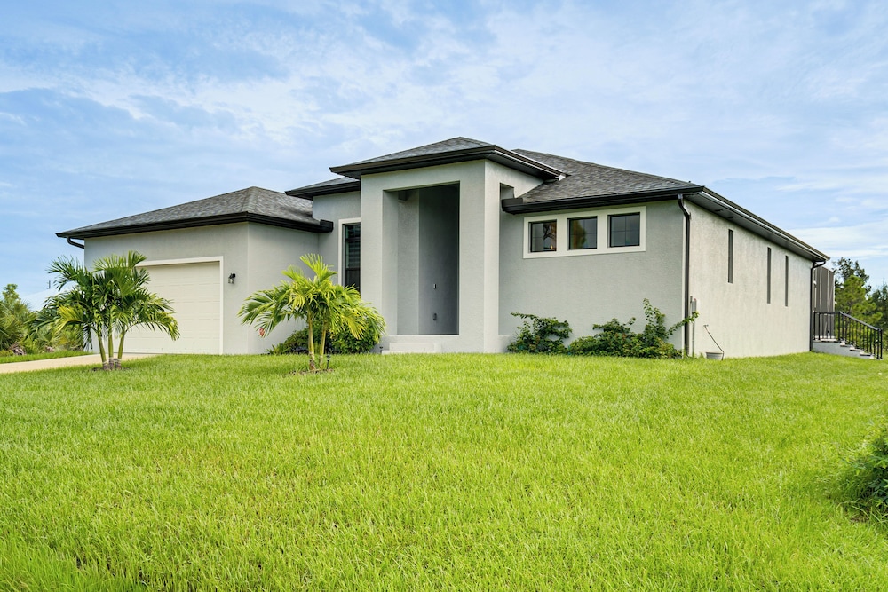 10 Mi to Beaches: Modern Retreat in Port Charlotte