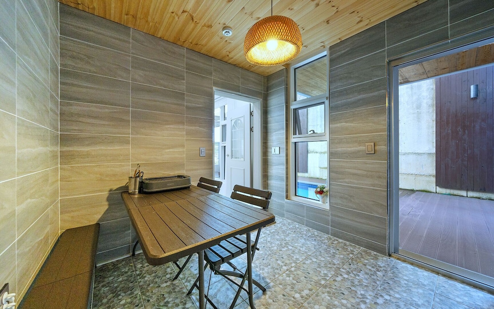 Ulsan Byeoldam Eunchae Pool Villa