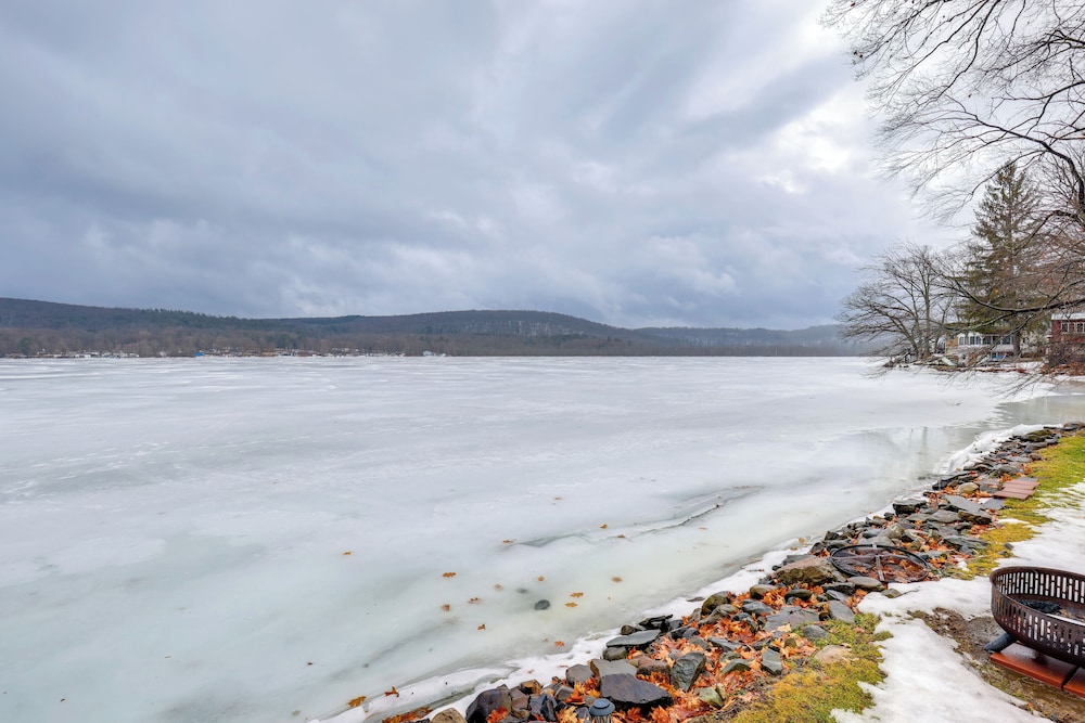Lakefront Home w/ Private Dock in Alpine!