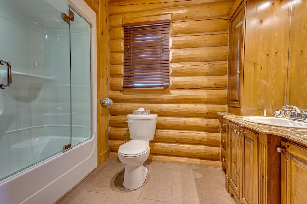 Grand Duc 74 - Gorgeous log Cottage With Private hot tub Heated Pool and Sauna