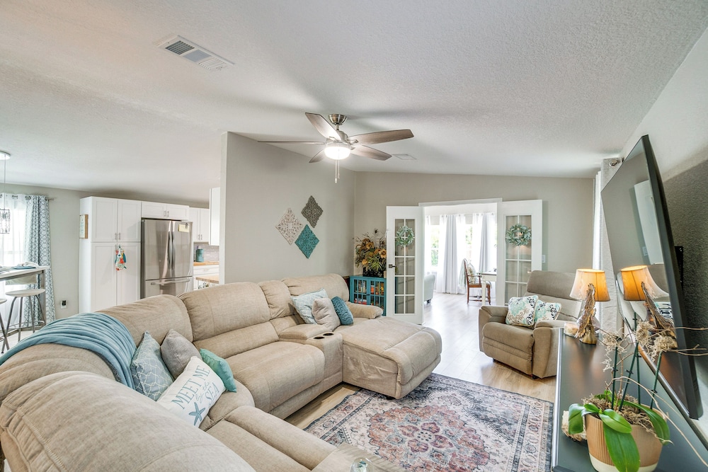 Tee Off & Soak Up Sun! Airy Englewood Gem w/ Yard