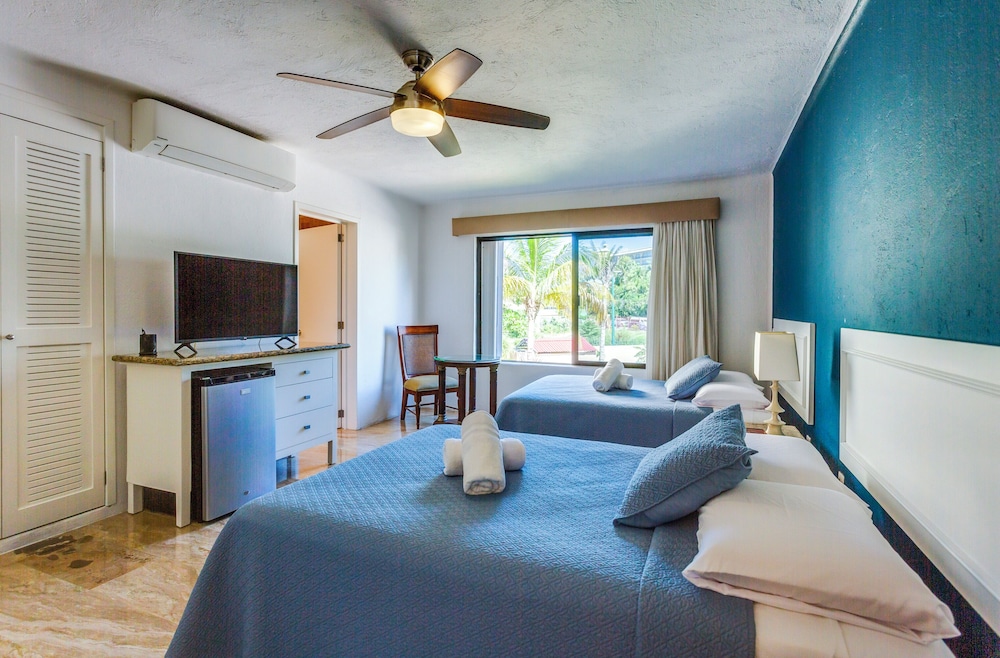 Deluxe Suites at Villas Tropical