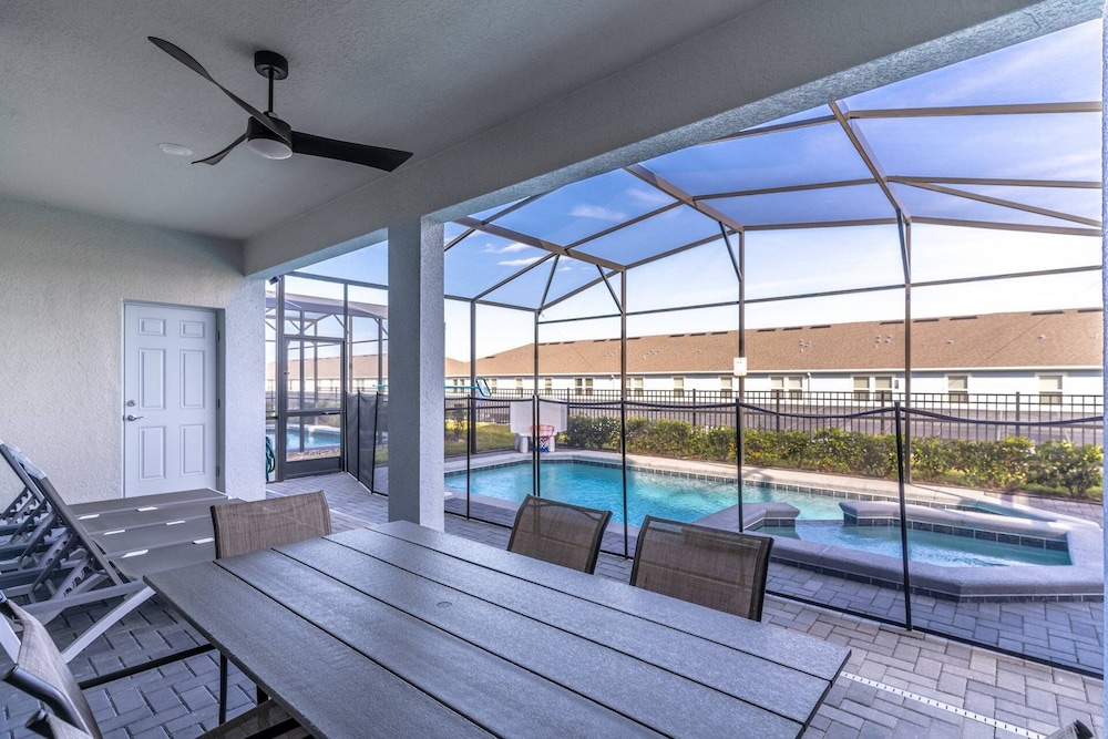 3285 Windsor Island