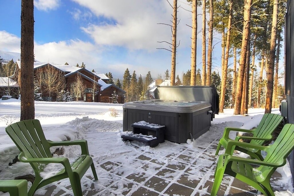 Cloud 4 Bedroom Home by RedAwning