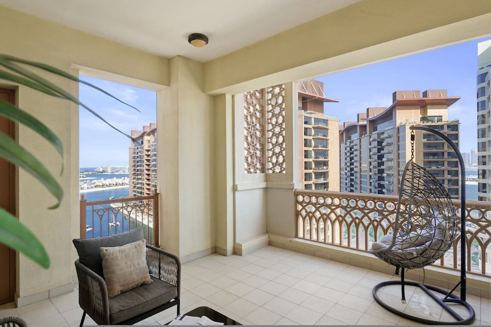 Luxury 2BR Maid Enjoy Stunning Marina View