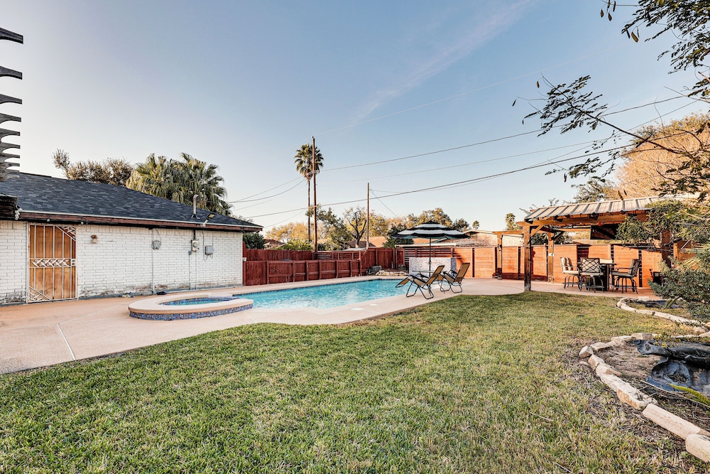 3 Mi to Downtown Mcallen: Quiet Home w/ Pool
