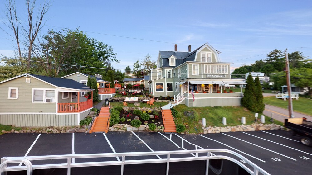 Lakeview House & Cottages