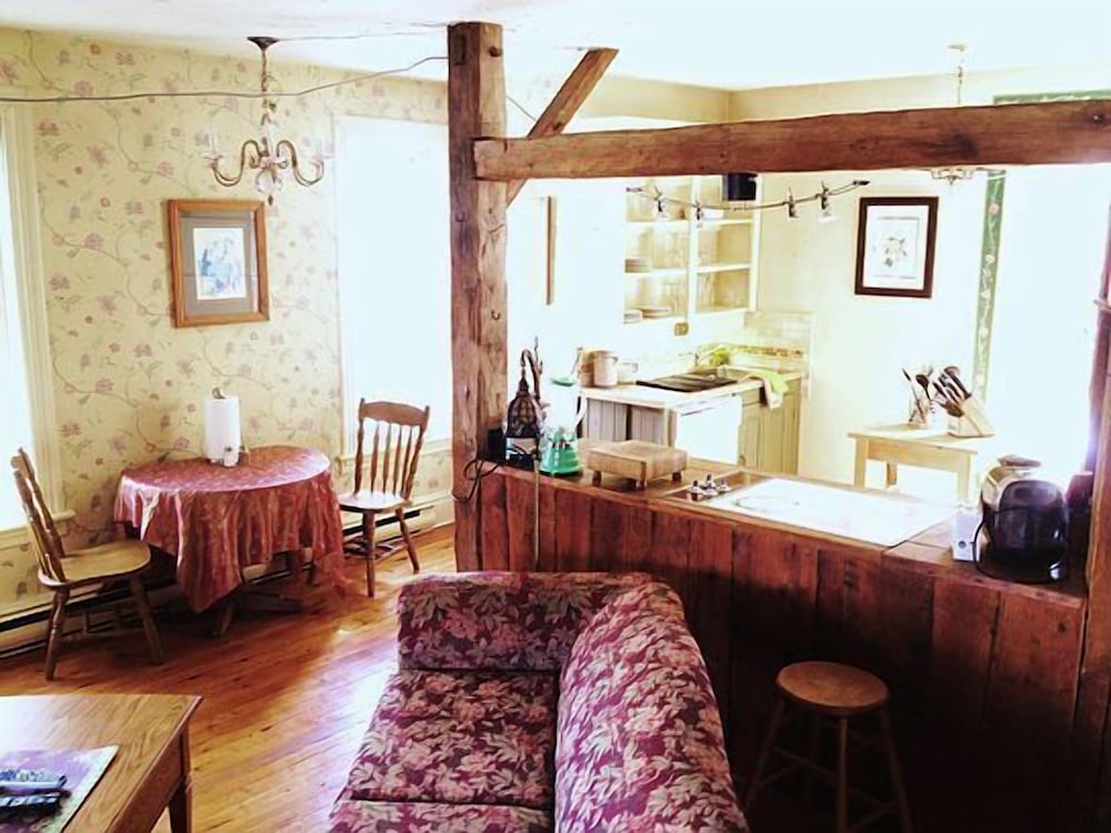 Brockville Vacations - The Noble Suites - Property Image 118