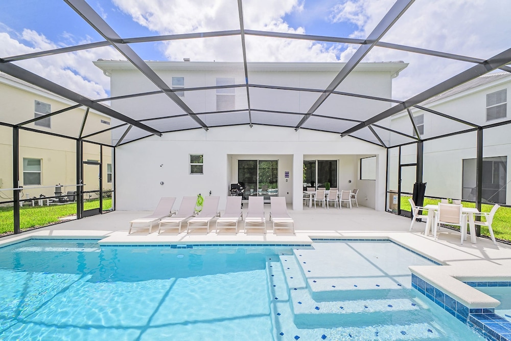 Luxury Private Pool 26 Guest Capacity Mansion view 2