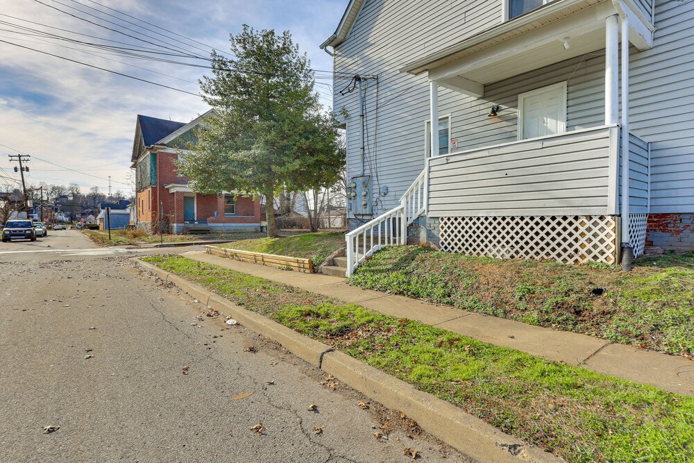 1 Mi to Camden Clark: Central Parkersburg Condo