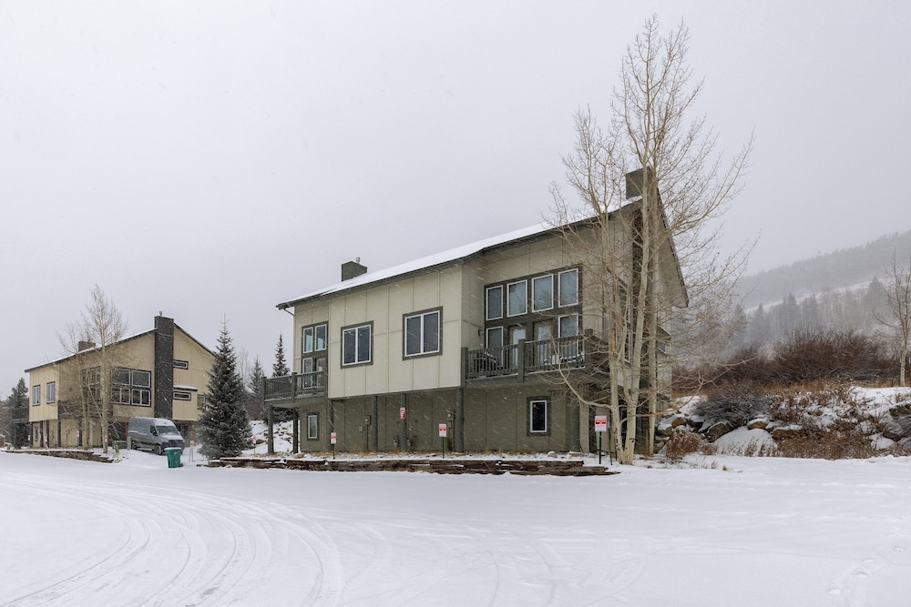 130 Meisel Drive 4 Bedroom Townhouse by RedAwning