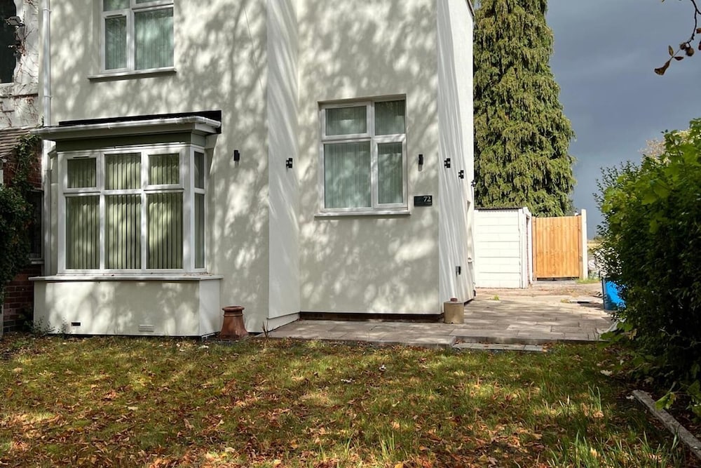 Family/small Group-wifi-parking-garden-sleeps 6