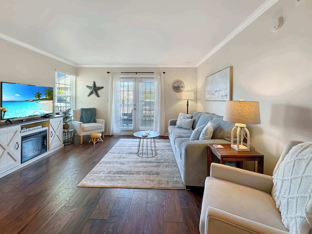 Coastal Retreat - Stay for 6!
