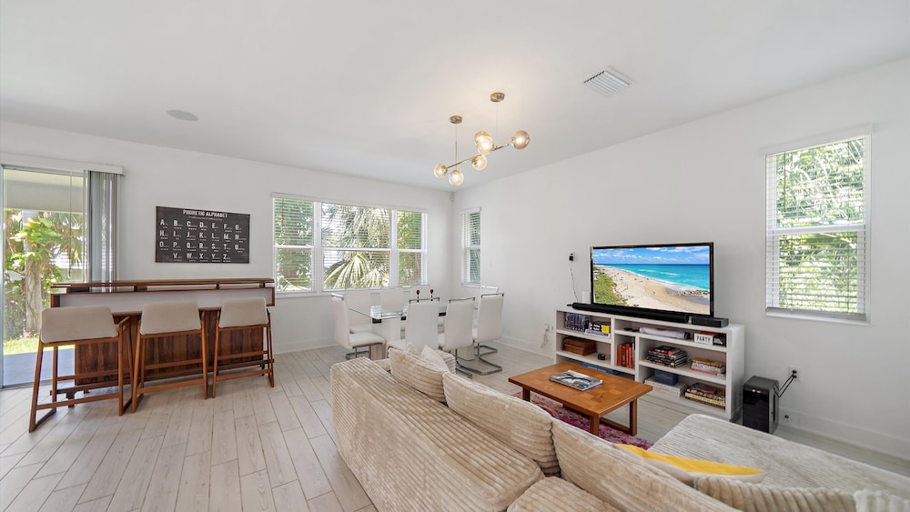 Urban Minimalist Escape 4 Bedroom Home