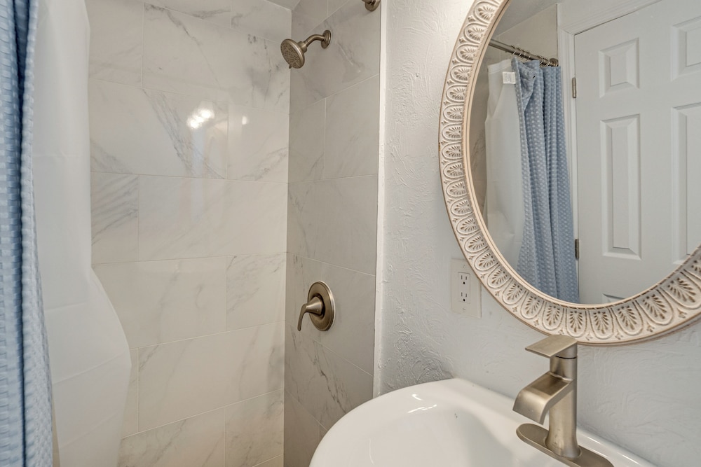 Unwind Poolside + Walk to Beach! Sarasota Retreat