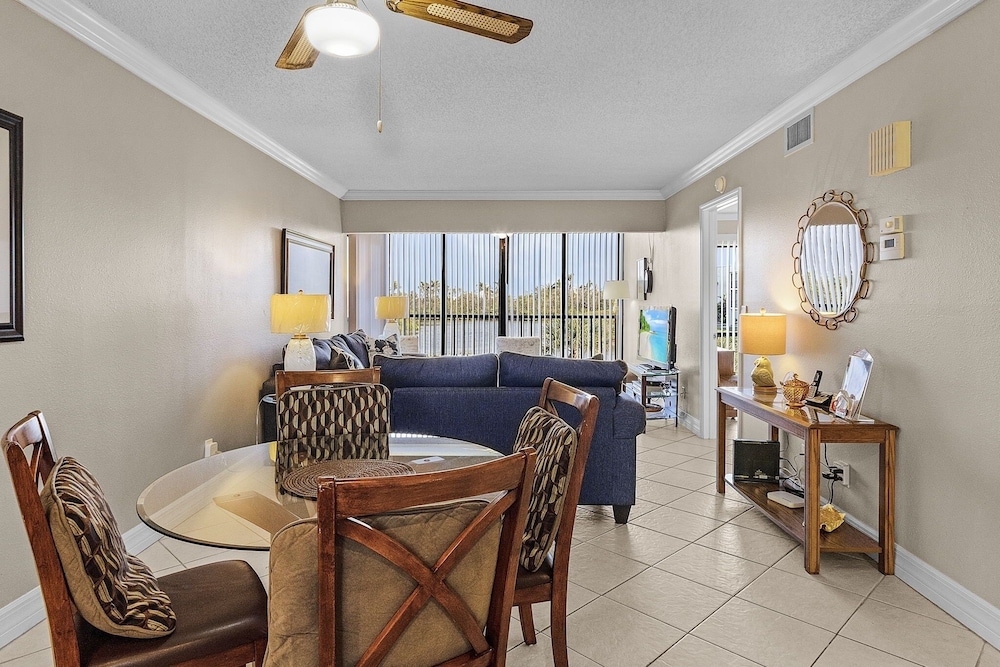 Bay Village 126: Charming Beachfront 2br/2ba Condo W/ Balcony 2 Bedroom Condo