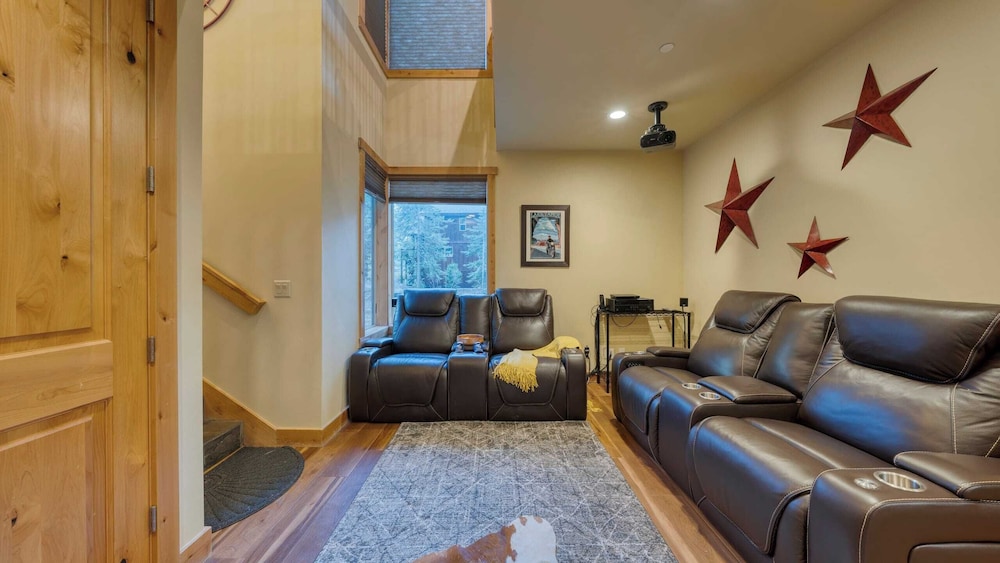 Cozy Tahoe Retreat w/ Hot Tub, Movie Room & Forest Views Tahoma Getaway by Avantstay