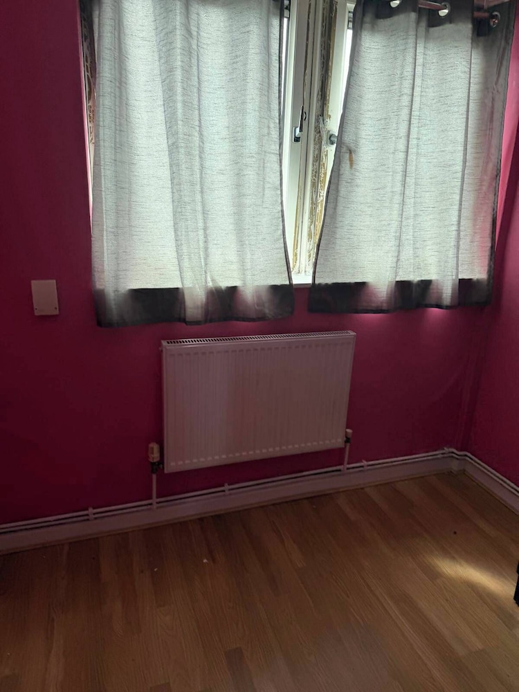 6 Guests - 3 Bedrooms - Close to London Center