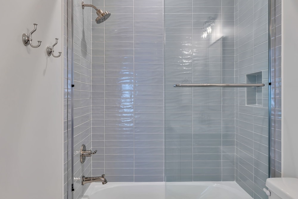 Soprano-private Rooftop-gr8 Walking Location