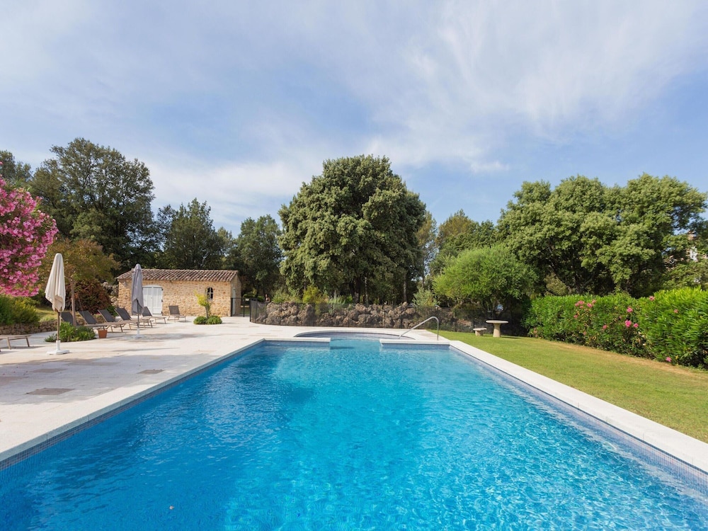 Chateau in Lorgues With Pool & Vineyard Views