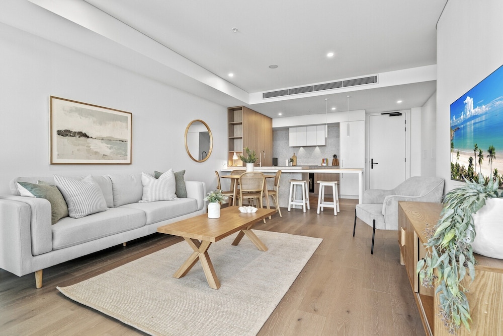 Stylish 2-bed Unit With Views & Rooftop Access