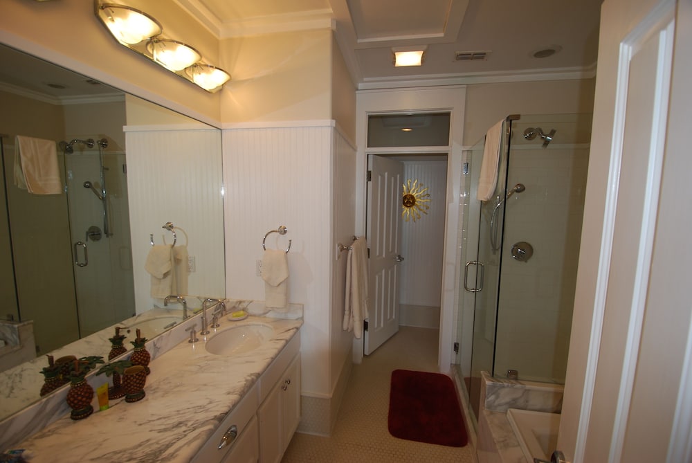 Kokopelli - Bay Front / Marina Front 3 Bedroom Townhouse by RedAwning