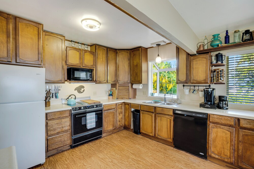 6 Mi to Main St: Oceanfront Cottage in Ketchikan