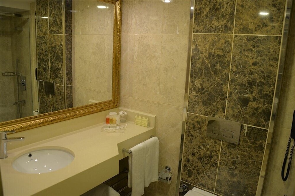 Ege Palas İş Oteli - Image 16