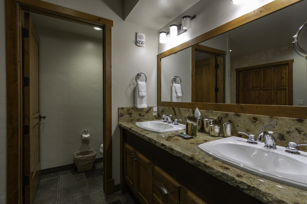 3 Bedroom Condo with Spa - Silver Baron Lodge 3 Condo