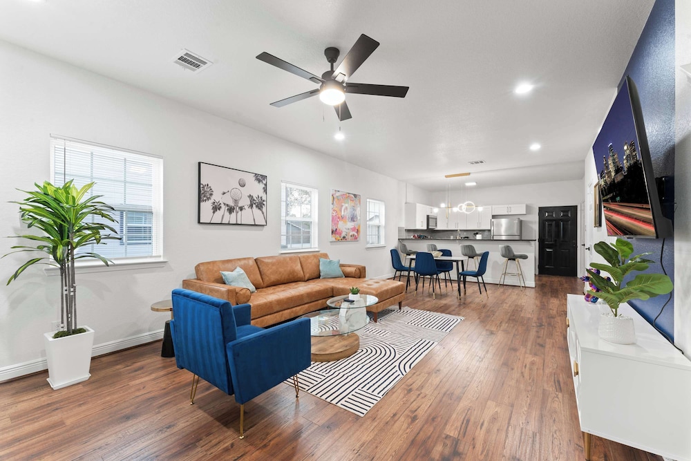 NRG Medcenter 2BD 2 5BA w Fencedyard Washerdryer