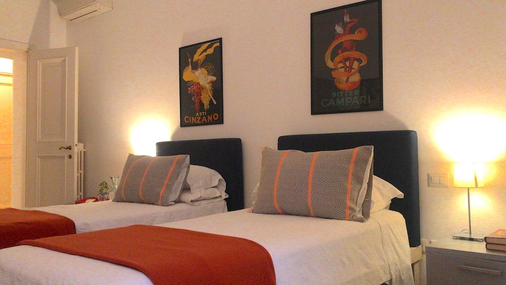 In Rome at Spanish Steps Classy Apartment With Modern Design in an Historic Palazzo