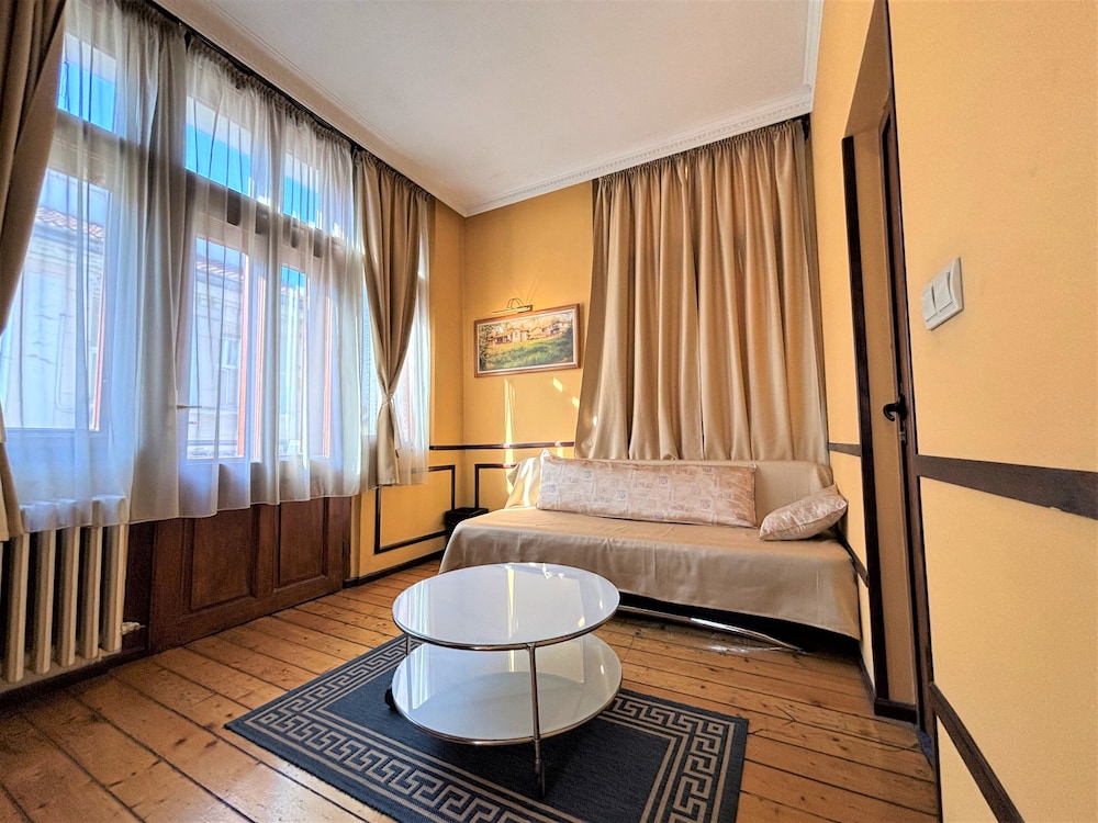 Lopera Guest House