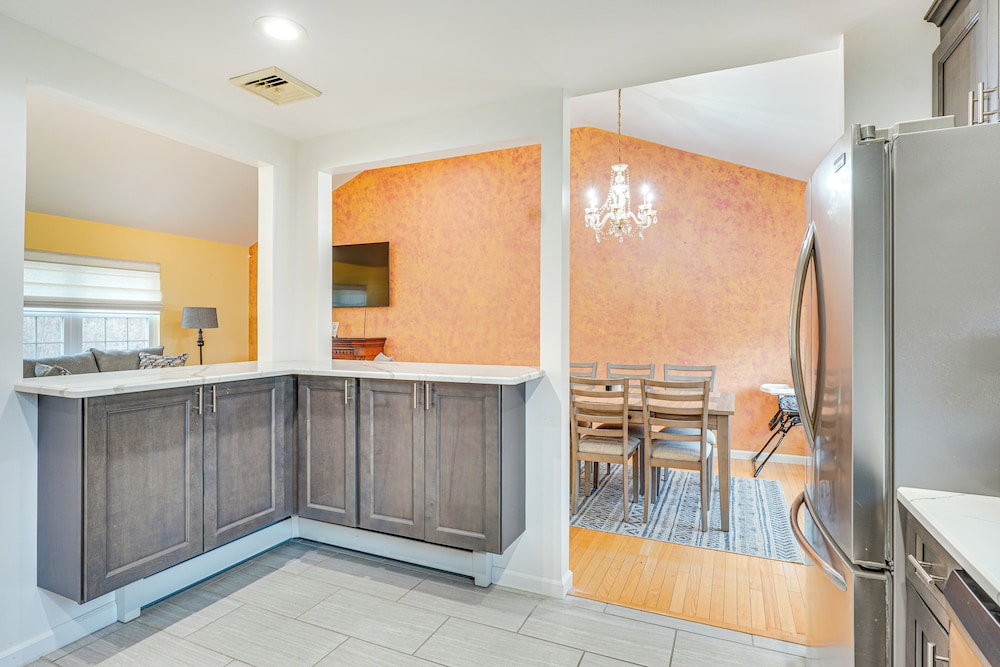 4 Mi to Hudson River: Cozy Newburgh Home!