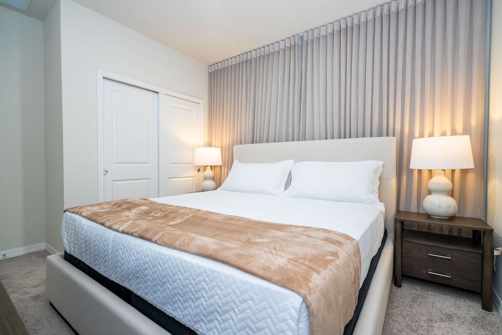 Upstay Family Fun 5BR Retreat w Pool Games Room
