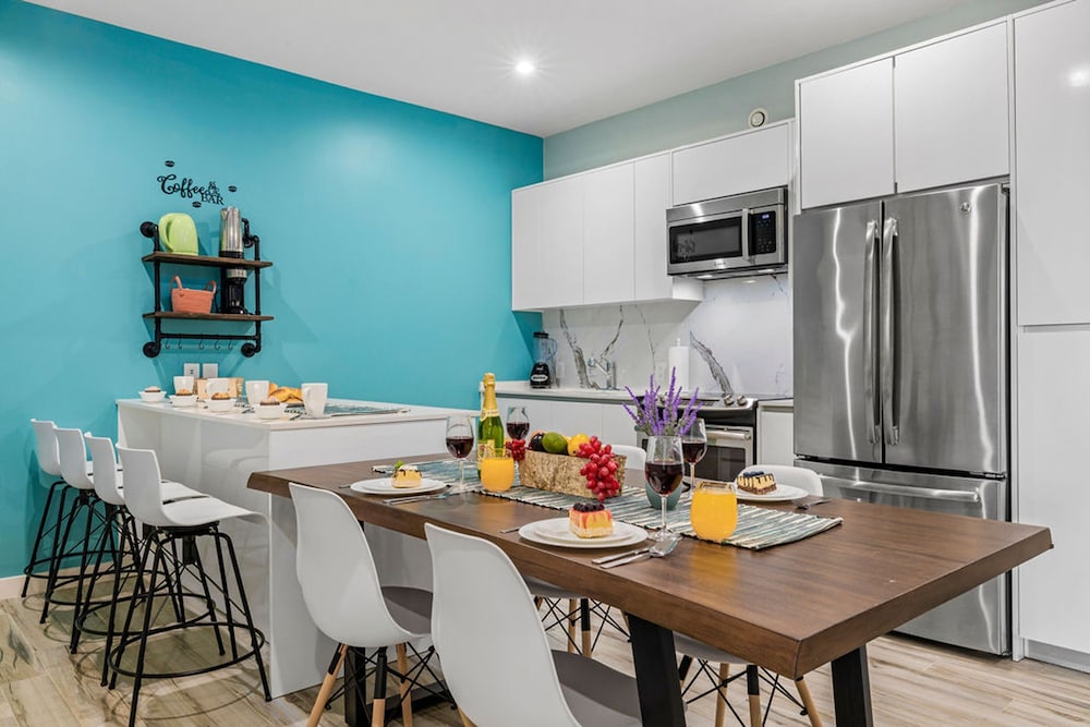 Oceanside Luxury The Cove Palm Beach 2BR 2 5BA