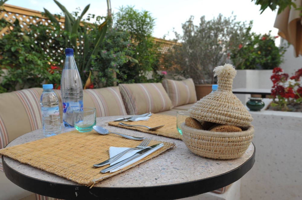 Riad k-white view 3