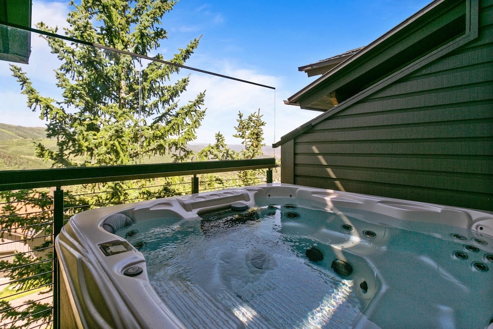 Stag Lodge at Deer Valley Resort - Four Bedroom Residence with Loft and Spa #29 4 Condo