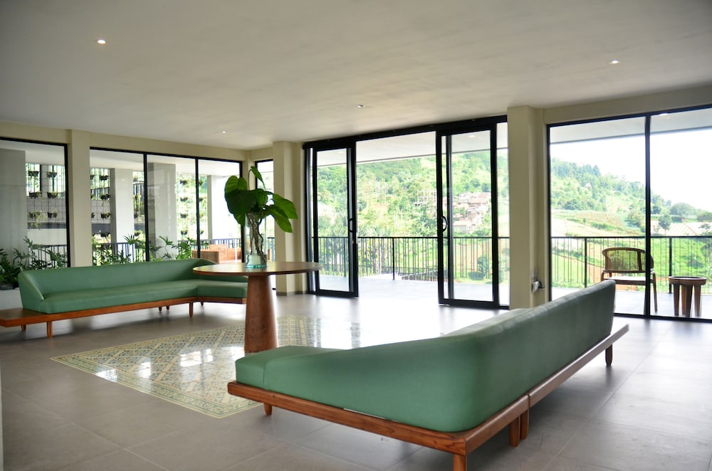 Emerald hill 12 BR karaoke heated pool