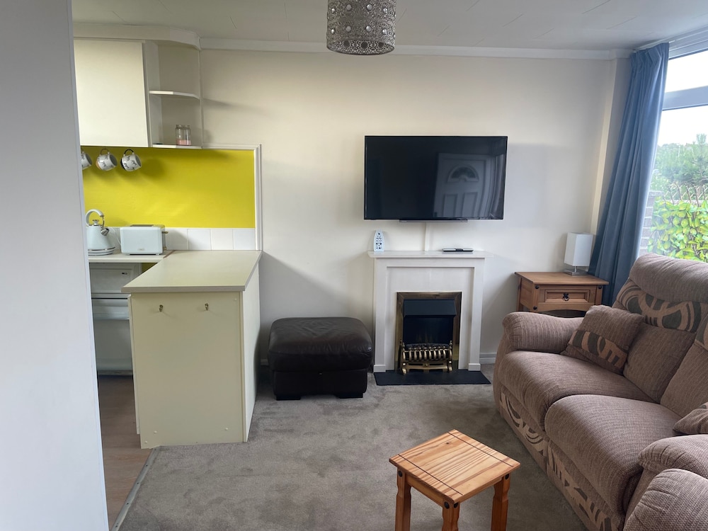 4 Guests - Pet Friendly - Chalet Beach Home Chapel