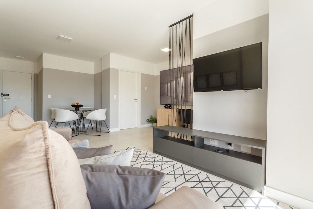 Apartment in the Center With Pool Rri103