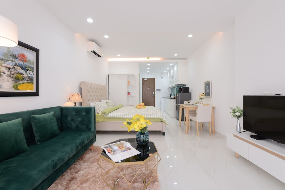 Jennifer House - Millenium Apartment