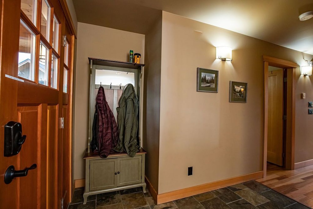 Begbie Snug by Revelstoke Vacations - Image 2
