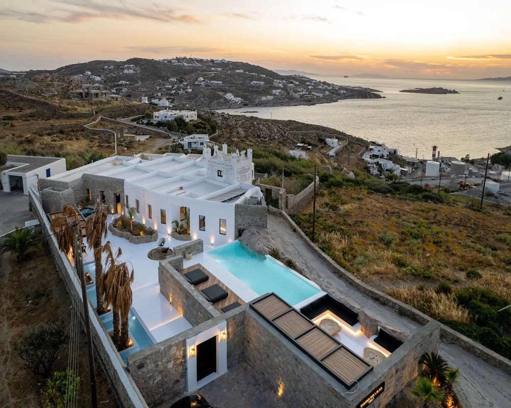 Soothing Holiday Home With Outdoor hot tub